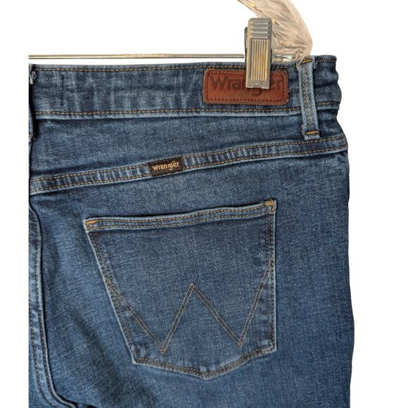 Wrangler Womens Size 16 Jeans High Rise Fierce Flare Blue Denim Stretch pants - Picture 6 of 8